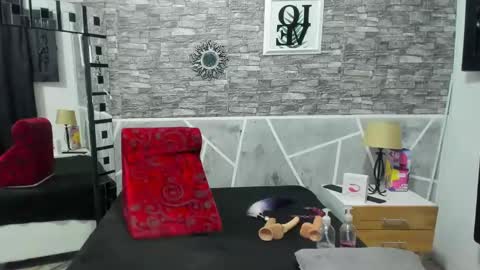 naahomi online show from December 7, 11:18 am