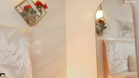 naamah_b online show from May 12, 4:24 pm