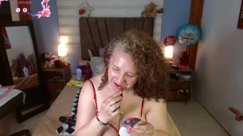 nadia_84 online show from May 24, 7:02 pm