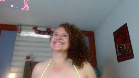 nadia_84 online show from May 6, 7:29 pm