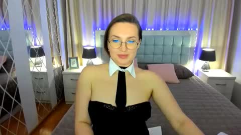 NadinGracefull online show from May 25, 10:09 pm