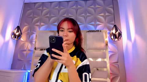 Snapshot of nahia_low chatting on December 5, 3:48 am  Valeria  online show from December 5, 3:48 am