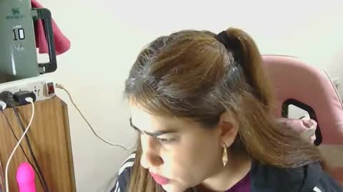 nahiarabiel online show from May 15, 6:32 pm