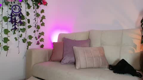 Naho  Sigueme en mis Redes Sociales Follow me on my social networks online show from May 18, 4:07 am