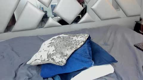 Nahomi  online show from March 12, 2:36 am