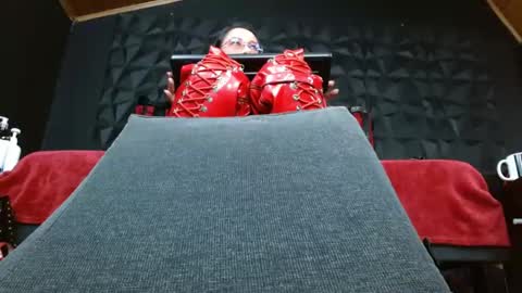 Nahomi online show from November 14, 4:23 am