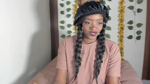 Nahomy  online show from May 10, 3:41 am