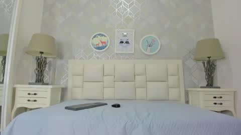 naia_cox online show from May 25, 4:22 am