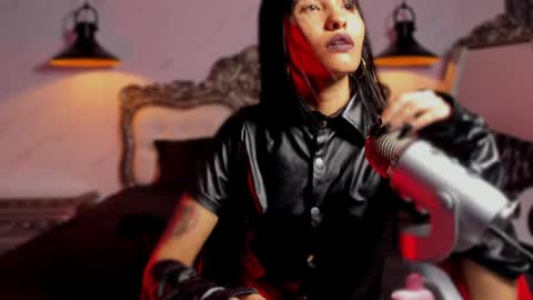 Naila online show from December 18, 1:23 pm