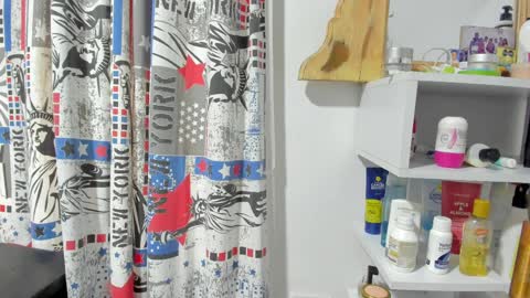 Natalia Flores online show from April 1, 10:51 pm