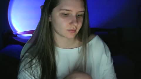 Lola online show from April 4, 4:17 pm