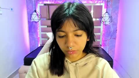 nami_usagi online show from December 5, 12:00 pm