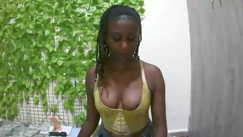 nana2095 online show from May 2, 12:36 am