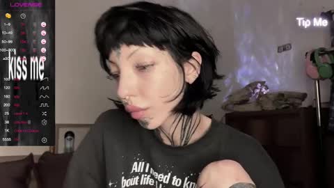 Nana online show from December 18, 5:00 pm