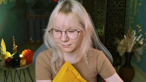 nancymartinez online show from December 3, 8:47 am