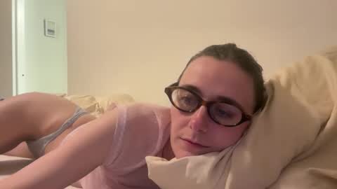 Naomi      online show from May 25, 2:32 am