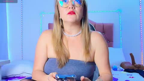 Naomi online show from May 6, 11:25 am