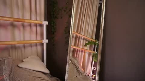 naomi_hotterr online show from June 13, 6:22 am