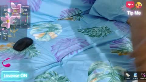 Snapshot of naomi_powel chatting on October 23, 9:10 pm naomi_powel online show from October 23, 9:10 pm