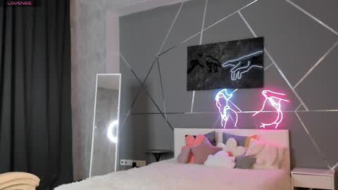 naomi_reiss online show from April 5, 1:26 am