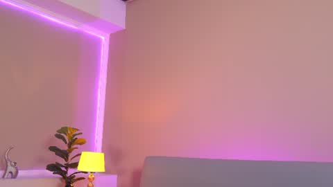 naomi_silk online show from June 24, 1:32 pm