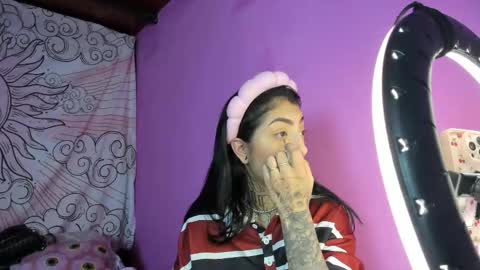 my main account is missnickeloo online show from September 24, 7:02 pm