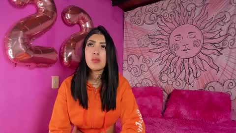 my main account is missnickeloo online show from September 15, 3:15 am