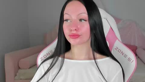 Naomi online show from December 4, 7:32 am