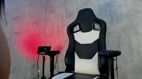 Heidy  online show from May 20, 5:15 am