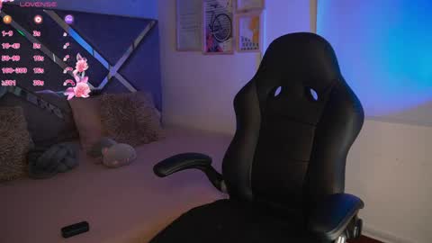 Naomi-Gray  online show from May 26, 6:51 pm