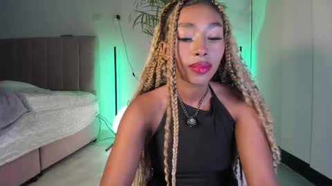 Snapshot of naomii1020 chatting on September 9, 12:43 am Naomii online show from September 9, 12:43 am