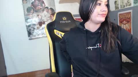 naomiiperez online show from January 5, 5:49 pm