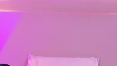 Naomi Klarc online show from April 9, 11:59 am