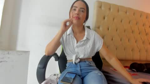 naomis_35 online show from December 16, 8:15 pm