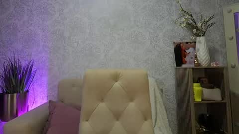 Naomi     online show from May 23, 10:46 am