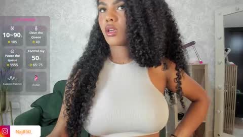 Naomi     online show from November 7, 3:23 am