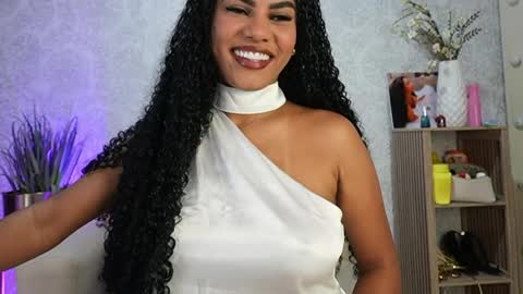 Naomi     online show from May 28, 3:48 am