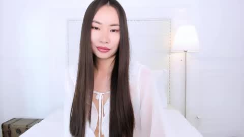 Naomi online show from May 27, 10:45 am