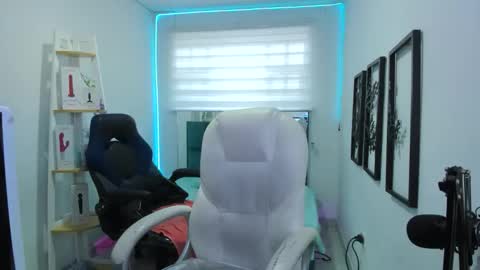 naomy online show from November 6, 7:53 pm