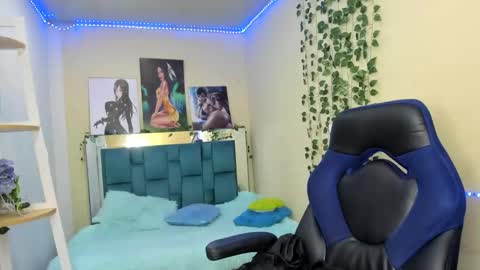 naomy online show from January 10, 8:37 pm