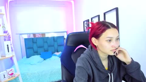 naomy online show from October 1, 9:42 pm