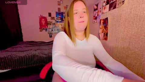 Naomy Rey online show from May 18, 7:42 pm