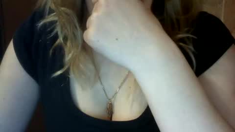 Snapshot of narcisjill chatting on February 19, 12:14 am NarcisJill online show from February 19, 12:14 am