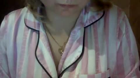 Snapshot of narcisjill chatting on December 15, 12:29 am NarcisJill online show from December 15, 12:29 am