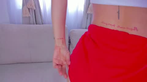 Nashly Fontana online show from April 7, 5:04 pm