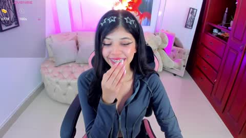 Snapshot of nataasha___ chatting on January 4, 3:18 am NATASHA online show from January 4, 3:18 am