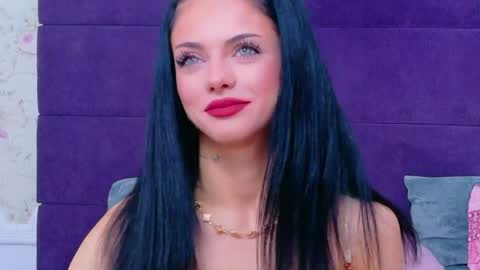 nataliacroft online show from May 4, 2:32 pm
