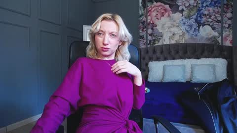 Natalie online show from December 17, 7:40 am