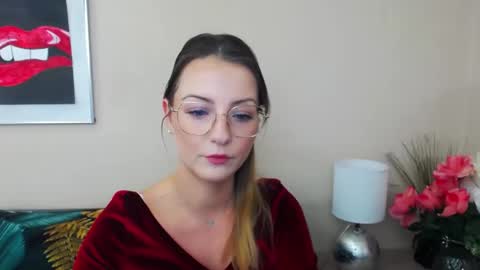 Snapshot of natalie_live chatting on February 6, 7:24 am NatalieSexy online show from February 6, 7:24 am