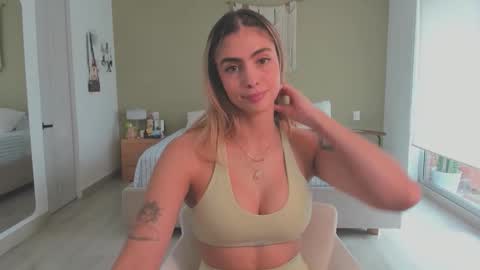 anatalybee online show from November 2, 6:22 pm